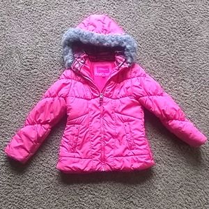 London Fog girls winter puffer coat size M (10/12) pink with faux fur hood.